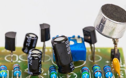 無功補償電容器漏油，可以繼續(xù)使用嗎？