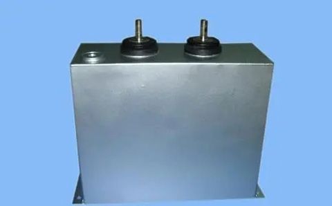 電容器充放電的原理是什么？